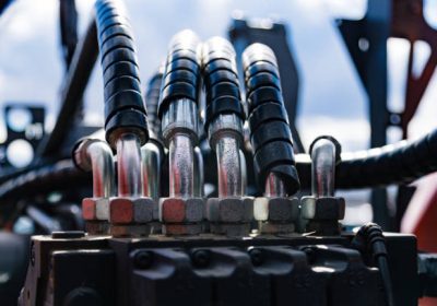 Connected hydraulic pressure pipes system of construction, agricultural or other machinery.